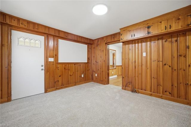 13 Paddock DR, Newport News, VA 23606