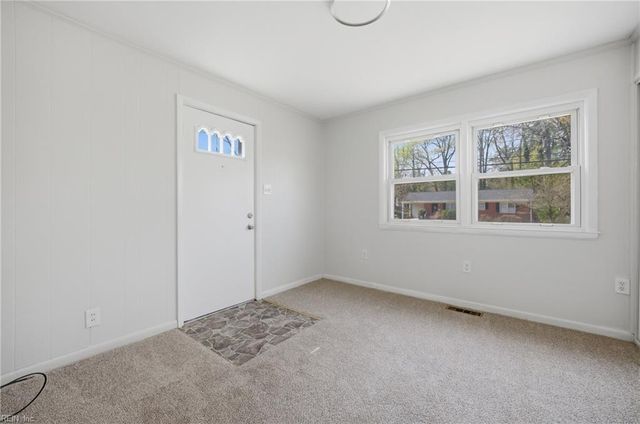 13 Paddock DR, Newport News, VA 23606