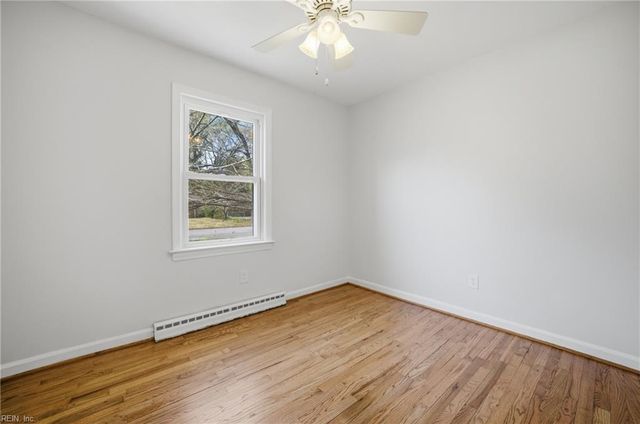 13 Paddock DR, Newport News, VA 23606