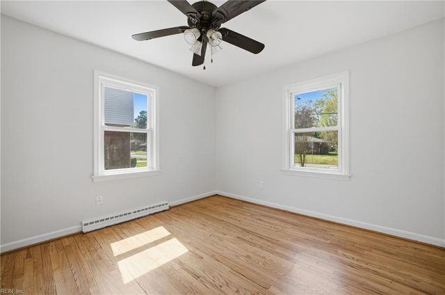 13 Paddock DR, Newport News, VA 23606