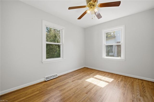 13 Paddock DR, Newport News, VA 23606