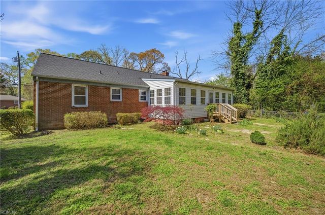 13 Paddock DR, Newport News, VA 23606