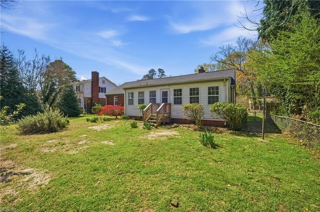 13 Paddock DR, Newport News, VA 23606