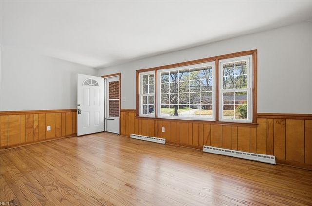 13 Paddock DR, Newport News, VA 23606