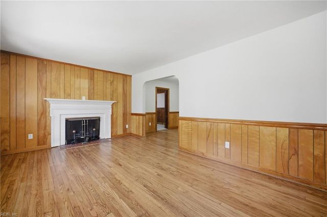 13 Paddock DR, Newport News, VA 23606