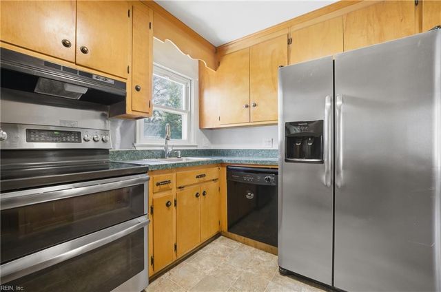 13 Paddock DR, Newport News, VA 23606