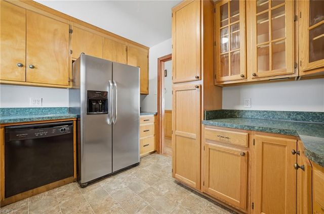 13 Paddock DR, Newport News, VA 23606