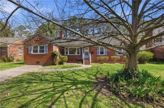 13 Paddock DR, Newport News, VA 23606