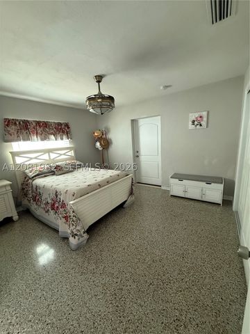 52 45th, St Petersburg, FL 33706