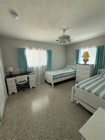 52 45th, St Petersburg, FL 33706