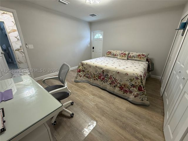 52 45th, St Petersburg, FL 33706