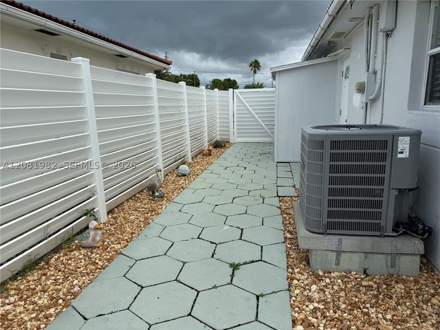 52 45th, St Petersburg, FL 33706