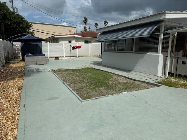 52 45th, St Petersburg, FL 33706