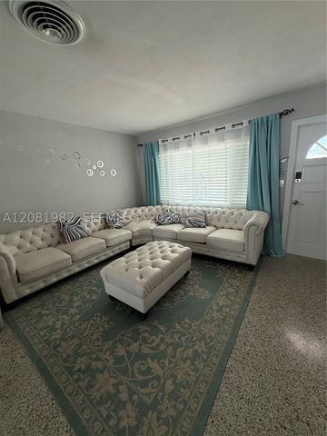 52 45th, St Petersburg, FL 33706