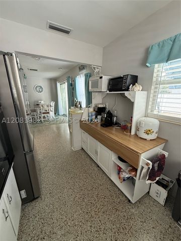 52 45th, St Petersburg, FL 33706