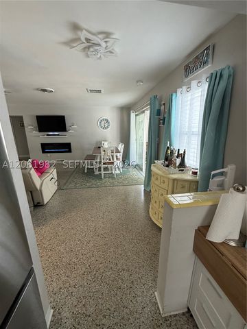52 45th, St Petersburg, FL 33706