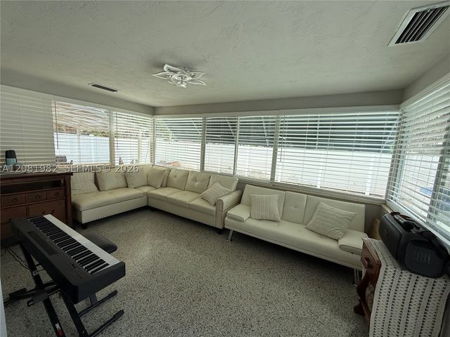 52 45th, St Petersburg, FL 33706