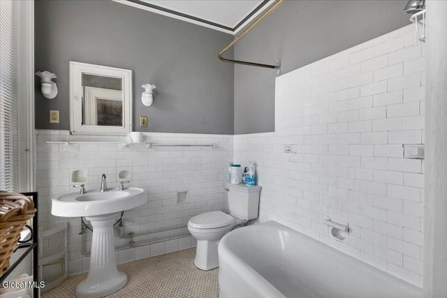 263 Guy Park Avenue, Amsterdam, NY 12010