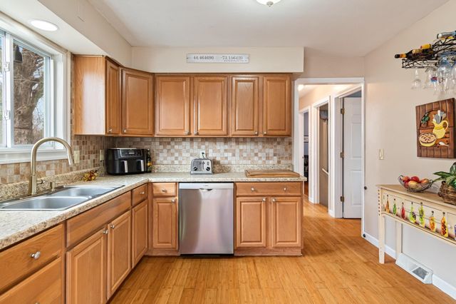 3 Logwood Street, South Burlington, VT 05403