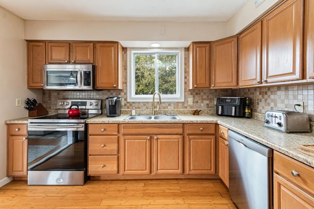 3 Logwood Street, South Burlington, VT 05403