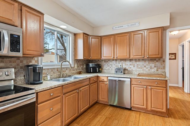 3 Logwood Street, South Burlington, VT 05403