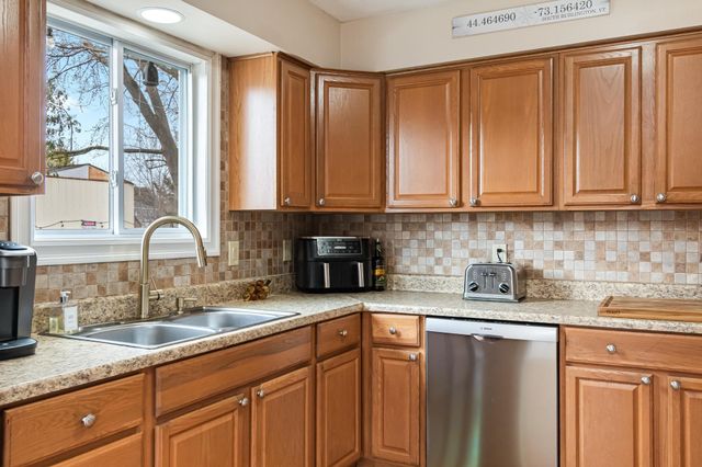 3 Logwood Street, South Burlington, VT 05403