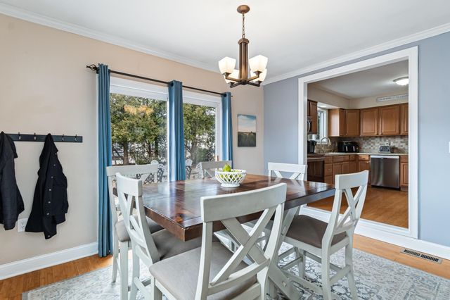 3 Logwood Street, South Burlington, VT 05403