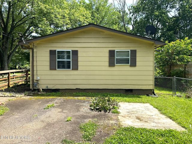 1901 Bradshaw Garden Rd, Knoxville, TN 37912