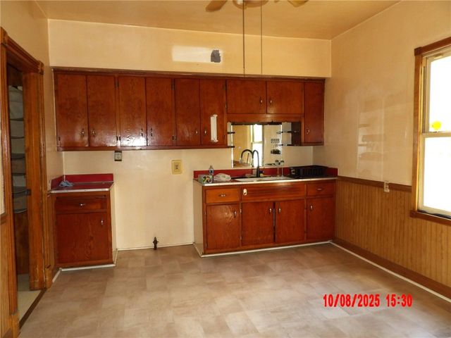 425 Grove St, Hermitage, PA 16148