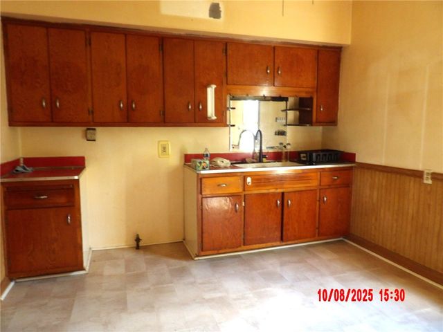 425 Grove St, Hermitage, PA 16148