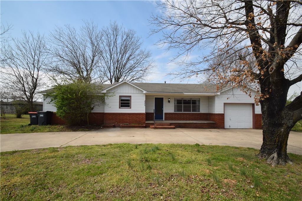 2544 Butterfield Coach Road, Springdale, AR 72764