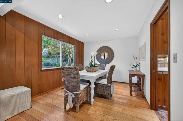 15 Crown Ct, Orinda, CA 94563