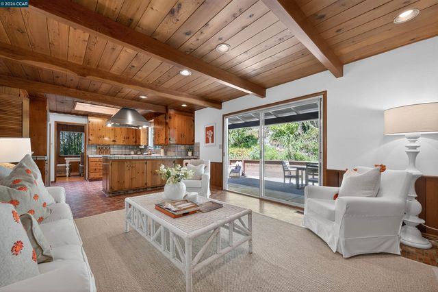 15 Crown Ct, Orinda, CA 94563