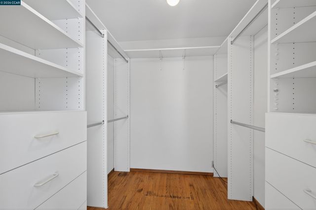 15 Crown Ct, Orinda, CA 94563