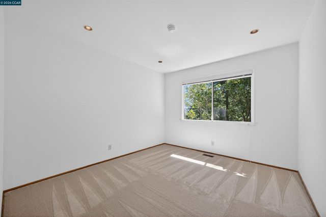 15 Crown Ct, Orinda, CA 94563