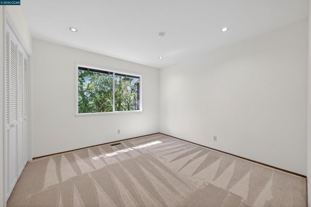 15 Crown Ct, Orinda, CA 94563