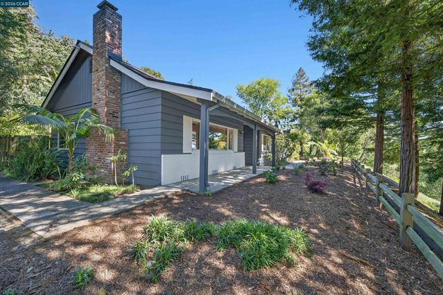 15 Crown Ct, Orinda, CA 94563