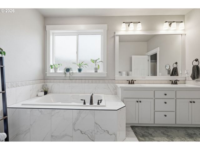 4813 Se BARBARA LYNN Way, Milwaukie, OR 97222