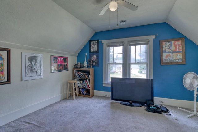 590 North AVENUE, Hartland, WI 53029