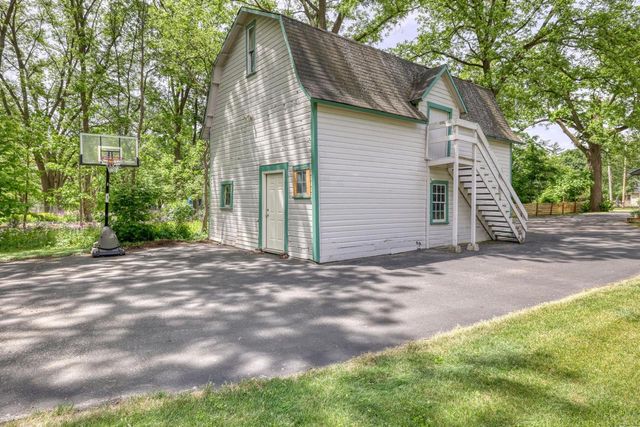 590 North AVENUE, Hartland, WI 53029