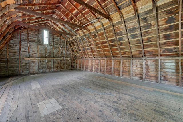 590 North AVENUE, Hartland, WI 53029