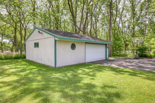 590 North AVENUE, Hartland, WI 53029