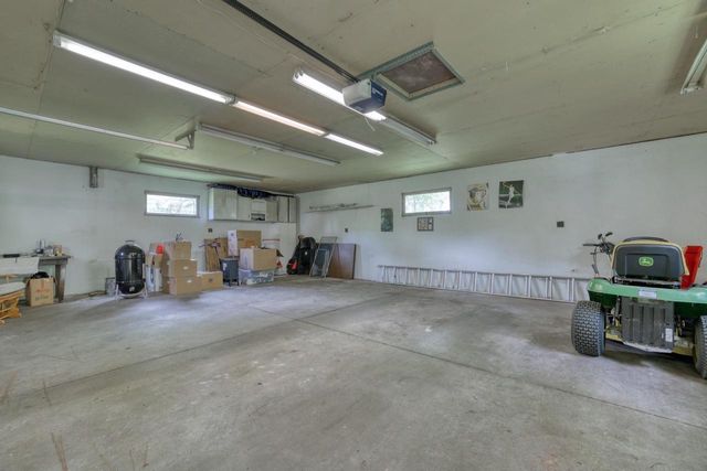 590 North AVENUE, Hartland, WI 53029