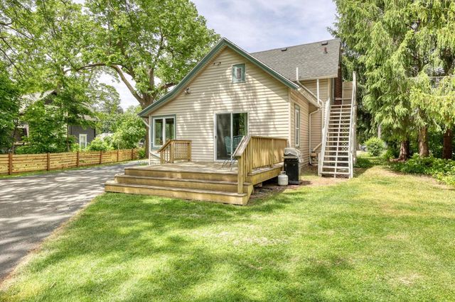 590 North AVENUE, Hartland, WI 53029