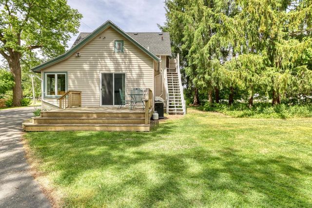 590 North AVENUE, Hartland, WI 53029