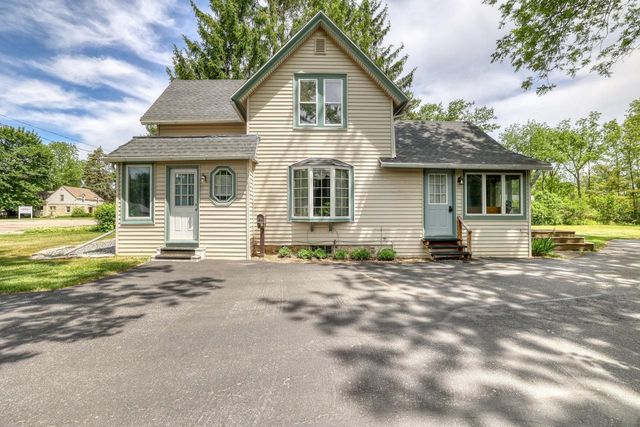 590 North AVENUE, Hartland, WI 53029