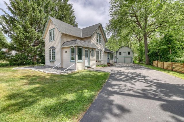 590 North AVENUE, Hartland, WI 53029