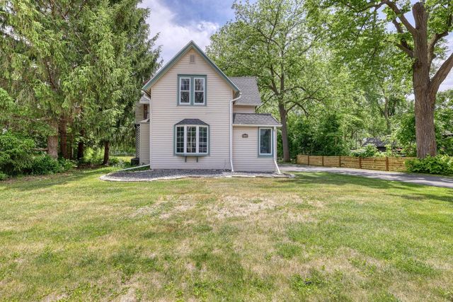 590 North AVENUE, Hartland, WI 53029