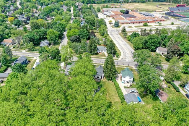 590 North AVENUE, Hartland, WI 53029