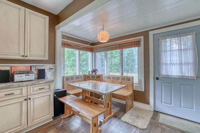 590 North AVENUE, Hartland, WI 53029